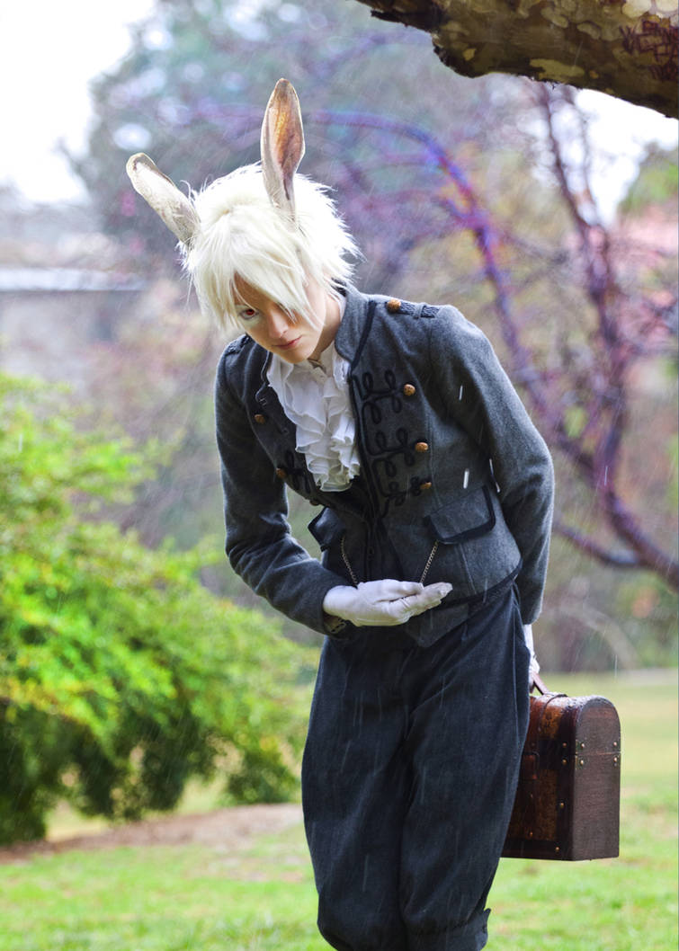 White cosplay. Кролик Алиса в стране чудес косплей. Белый кролик Алиса в стране чудес косплей. Кролик Алиса косплей. Алиса зайчик косплей.