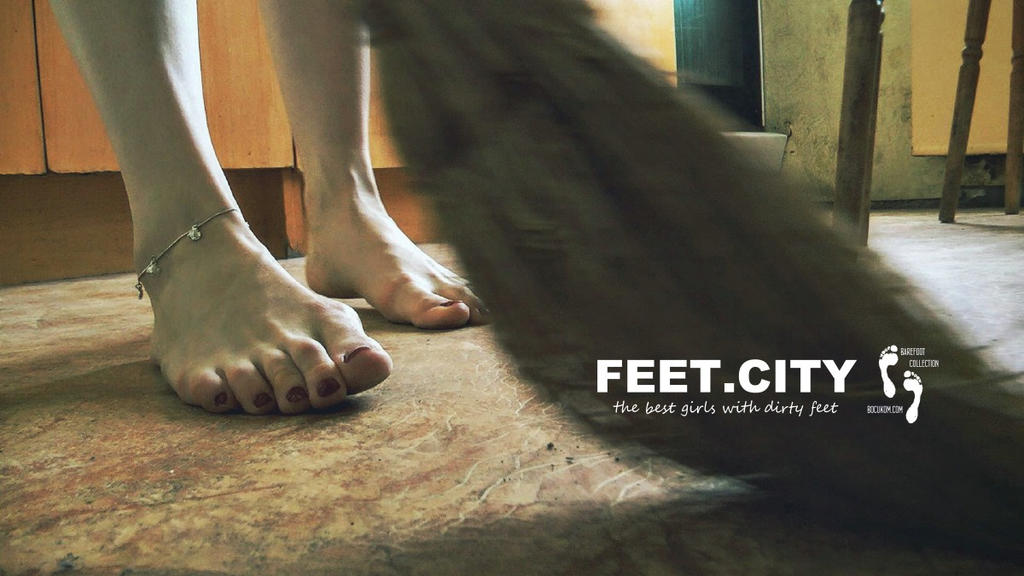 Dirty feet in the kitchen 1 BY FEET (5)
