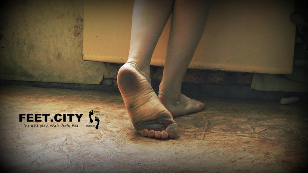 Dirty feet in the kitchen BY FEET.CITY