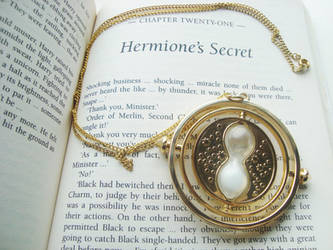 Hemione's secret TIMETURNER! by alicecorley