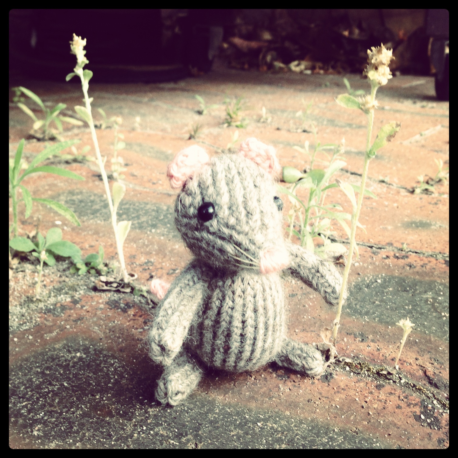 Marisol Knitted Mouse Holding Flower by AmareeLis