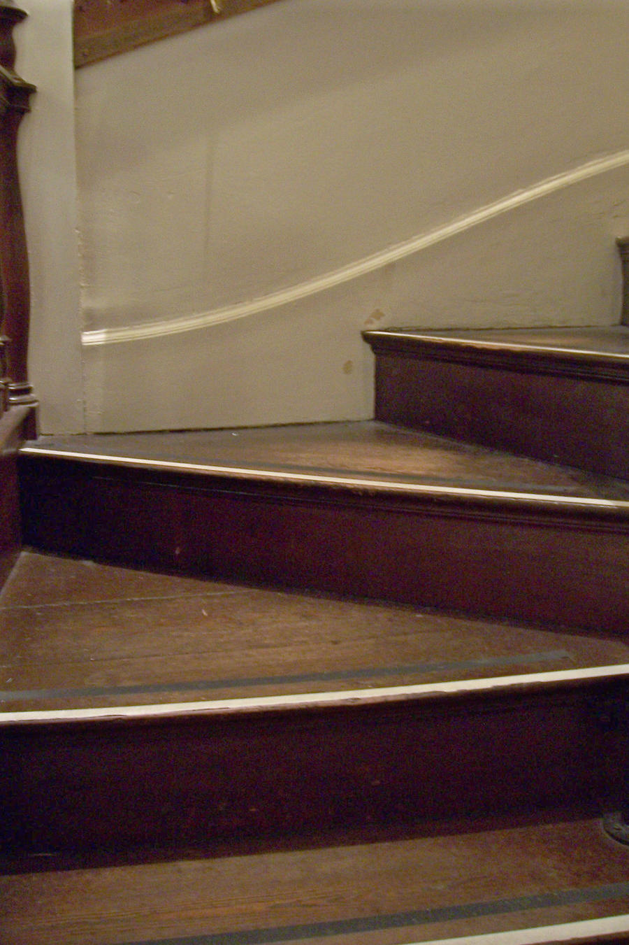 Staircase turn antique setting