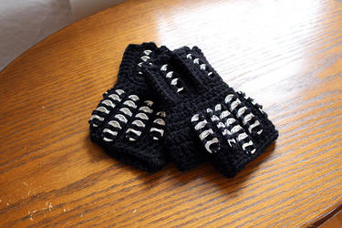 Pull Tab Gauntlets Black