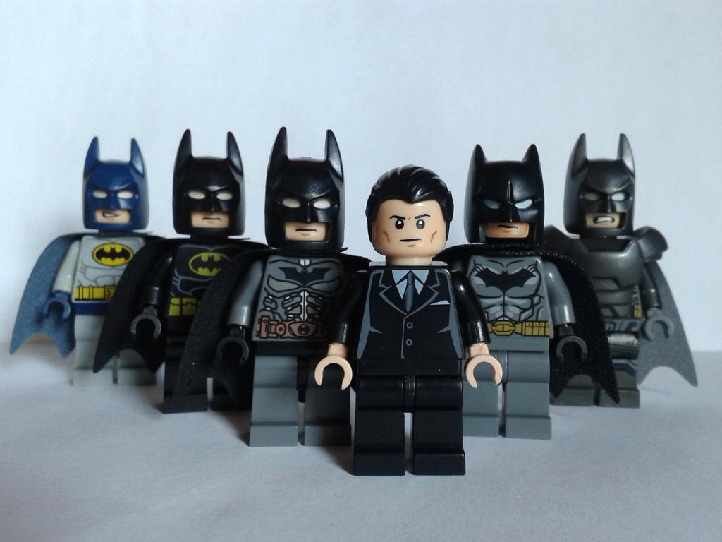 LEGO DC Comics Super Heroes Batman Minifigure - Batman Dark Gray Gold Belt