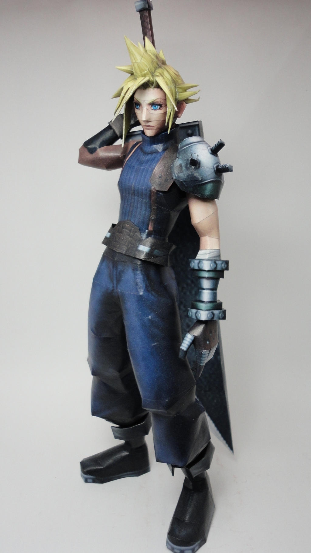 Cloud Strife Papercraft