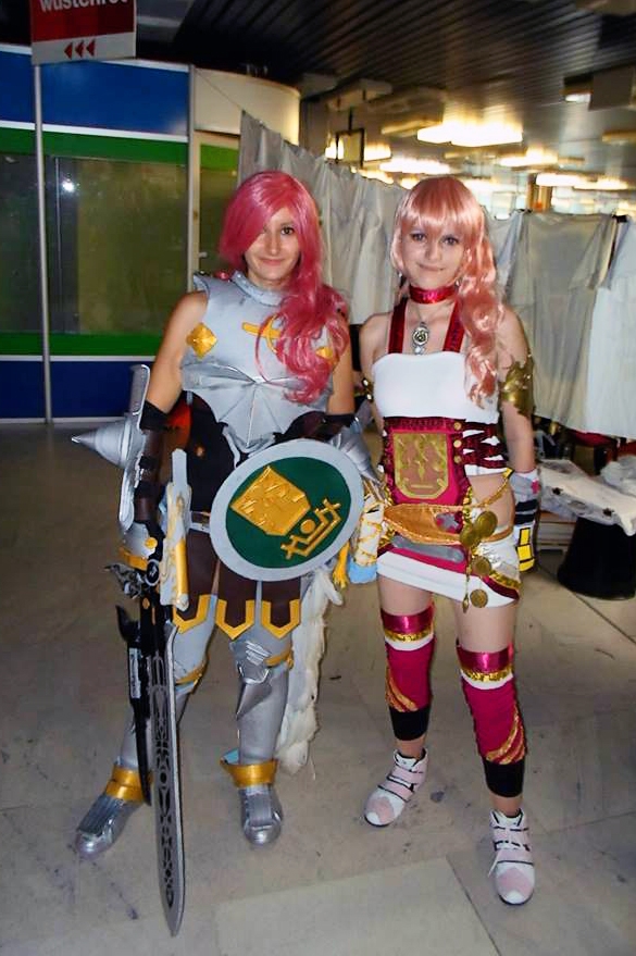 Farron sisters FFXIII-2 cosplay