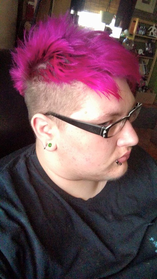 OK I DID IT THE HAIR IS PINK