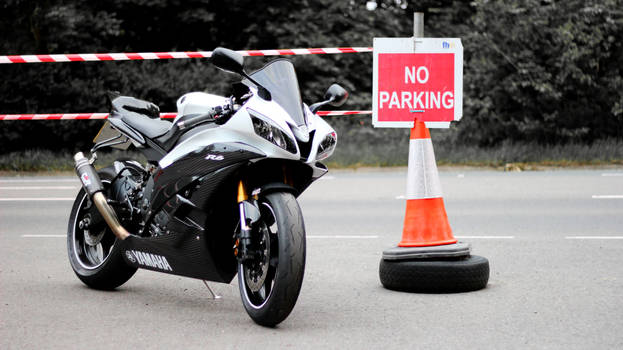 Yamaha R6 carbon (no parking)