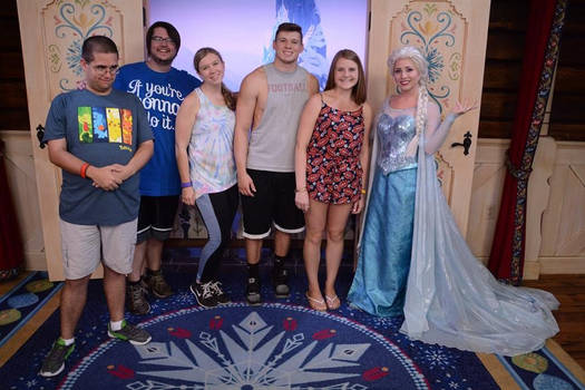 Group photo with Elsa!