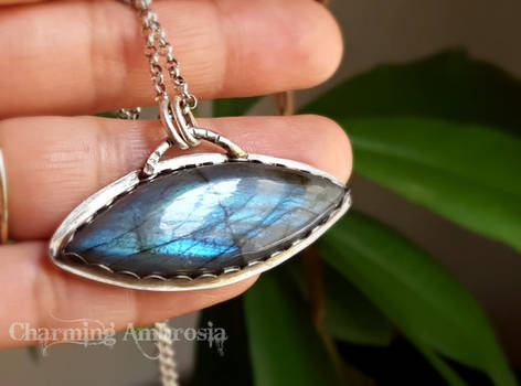 Labradorite Pendant, Artisan Labradorite Pendant