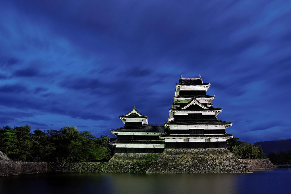 Matsumoto Castle - dusk wide by barsknos