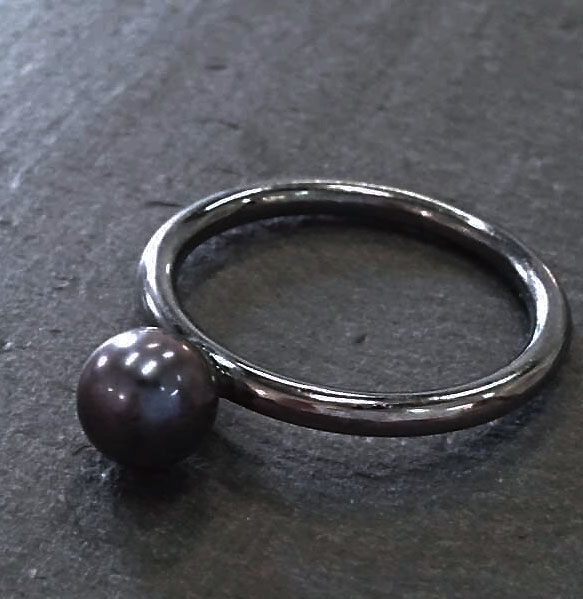 Black pearl ring