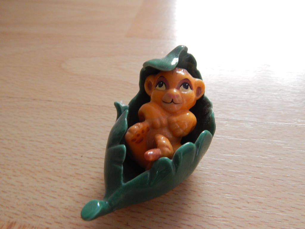 Infant Simba in Leaf Ceramic Figure