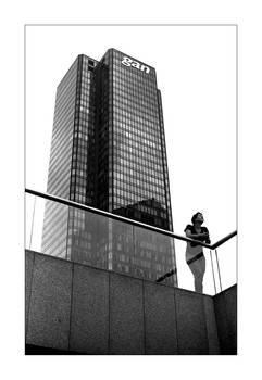 paris - la tour de verre