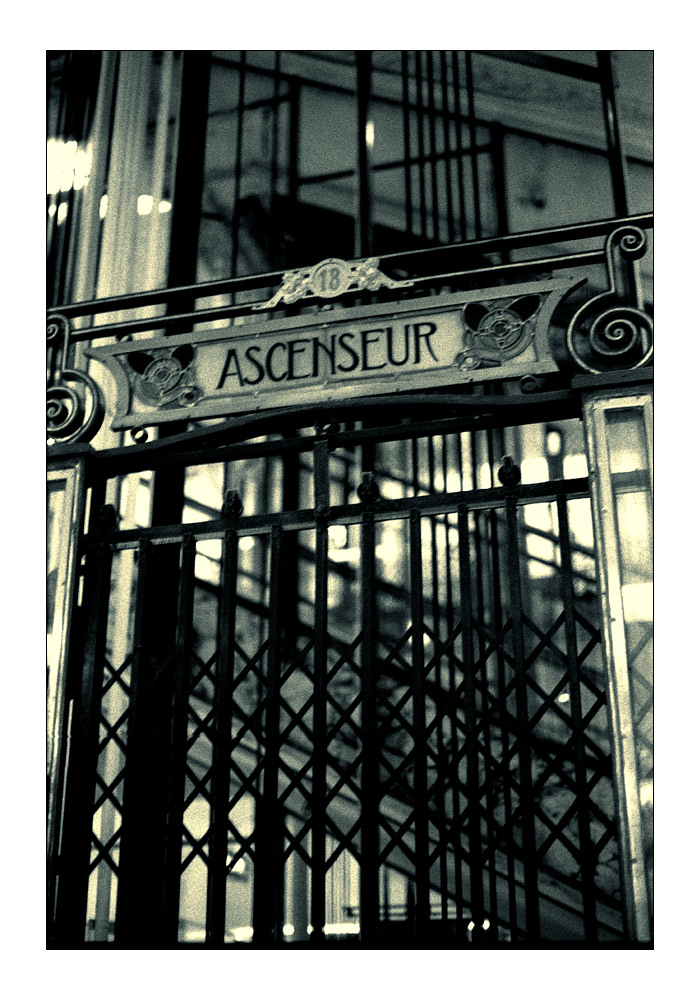 paris - ascenseur 18