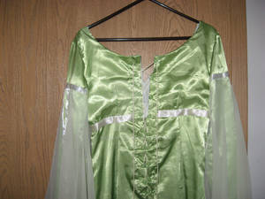 Green Ren Dress Back Close UP