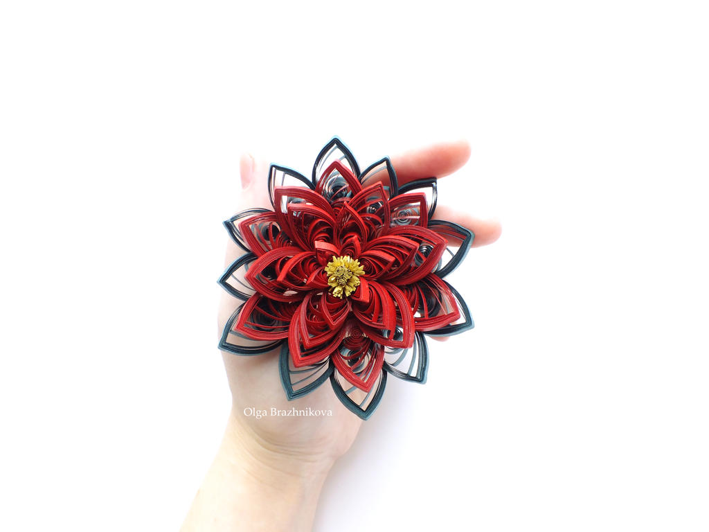 my quilling  traditional poinsettia