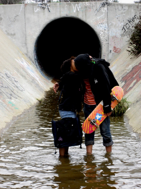 tunnel kiss