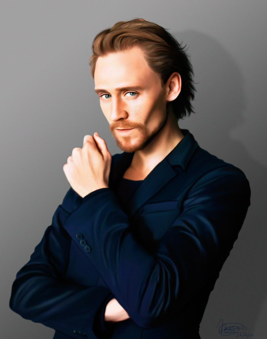 Tom Hiddleston Blue