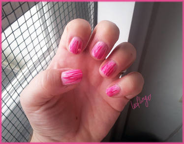 Pink Scratches Nailart