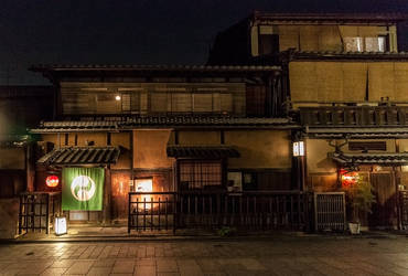 Gion tea house at night