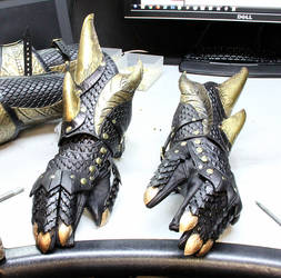 Dragon Armor Preview 2 (Gauntlets)