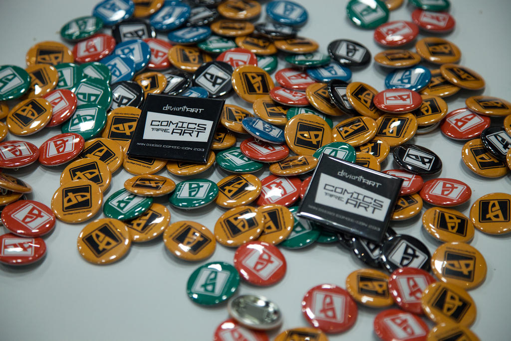 deviantART buttons! (Comic-Con 2013) by makepictures on DeviantArt