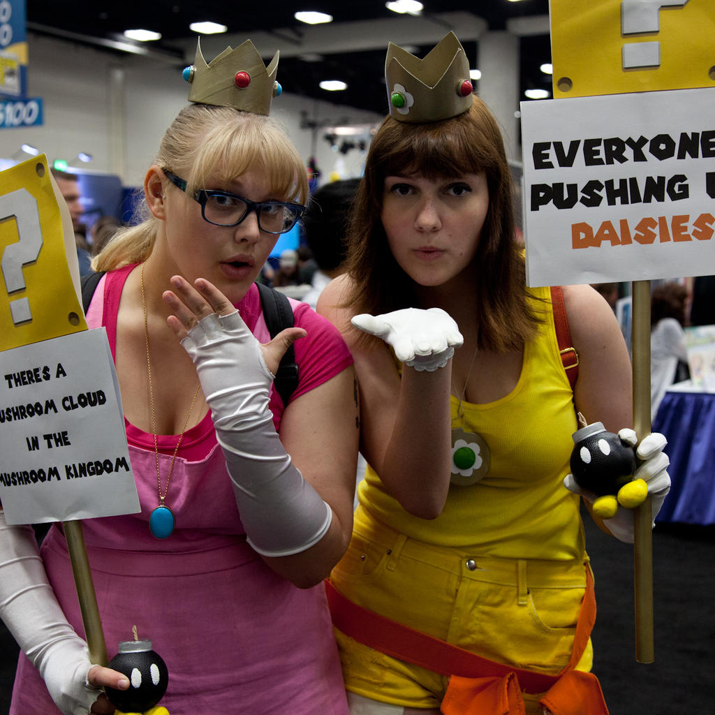 Princess Comahs Princess Peach and Princess Daisy (Comic Con 2013) by makepictures on ...