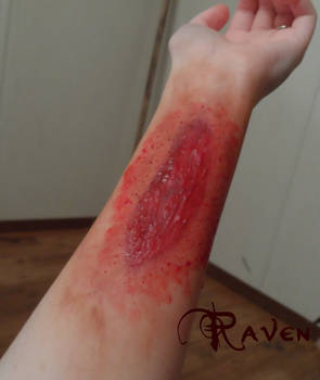 Flat makeup practice:wrist wound