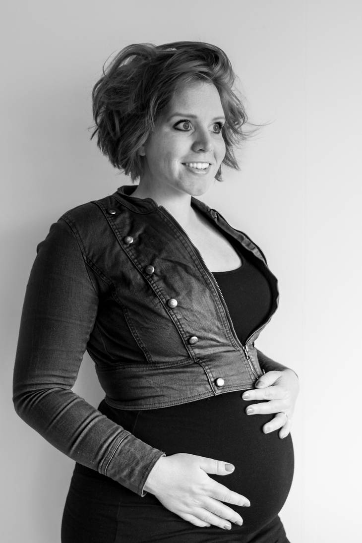 26 Weeks Pregnant By Farfelufou On Deviantart