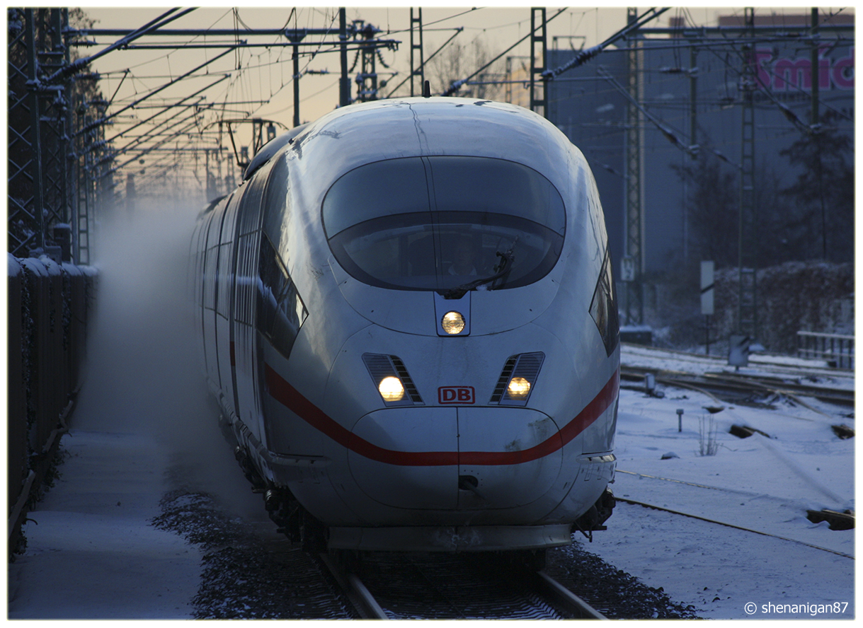 Tearing through Snow