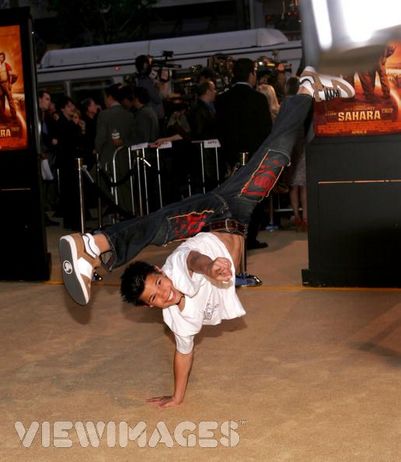 Taylor Lautner Break-Dance