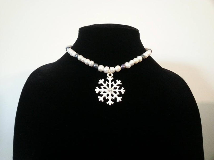 Snowflake Fresh Water Pearl Necklace