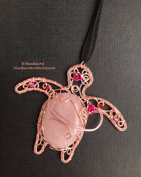 [Commission] Sea Turtle Gemstone Pendant