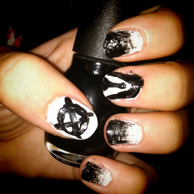 Slenderman Nails