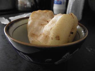 Albino apple in a bowl