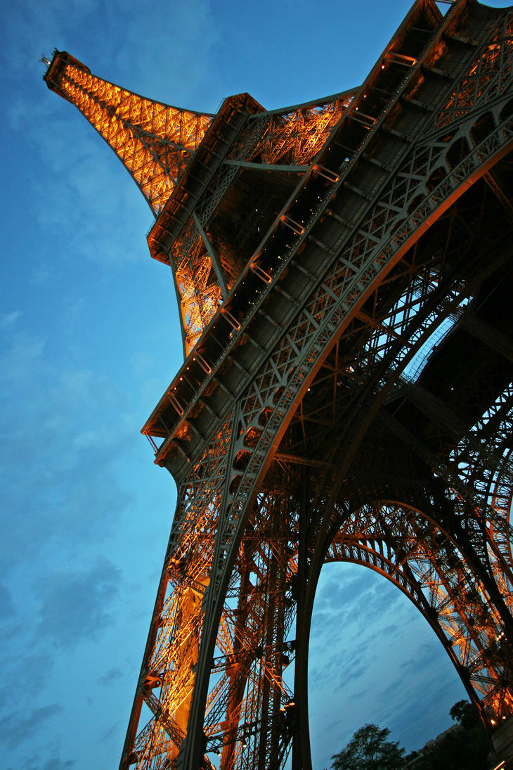 Eiffel Tower at dusk