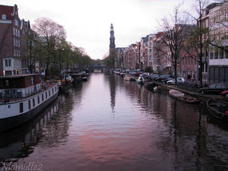 Purple reflect on Prinsengracht by Momotte2