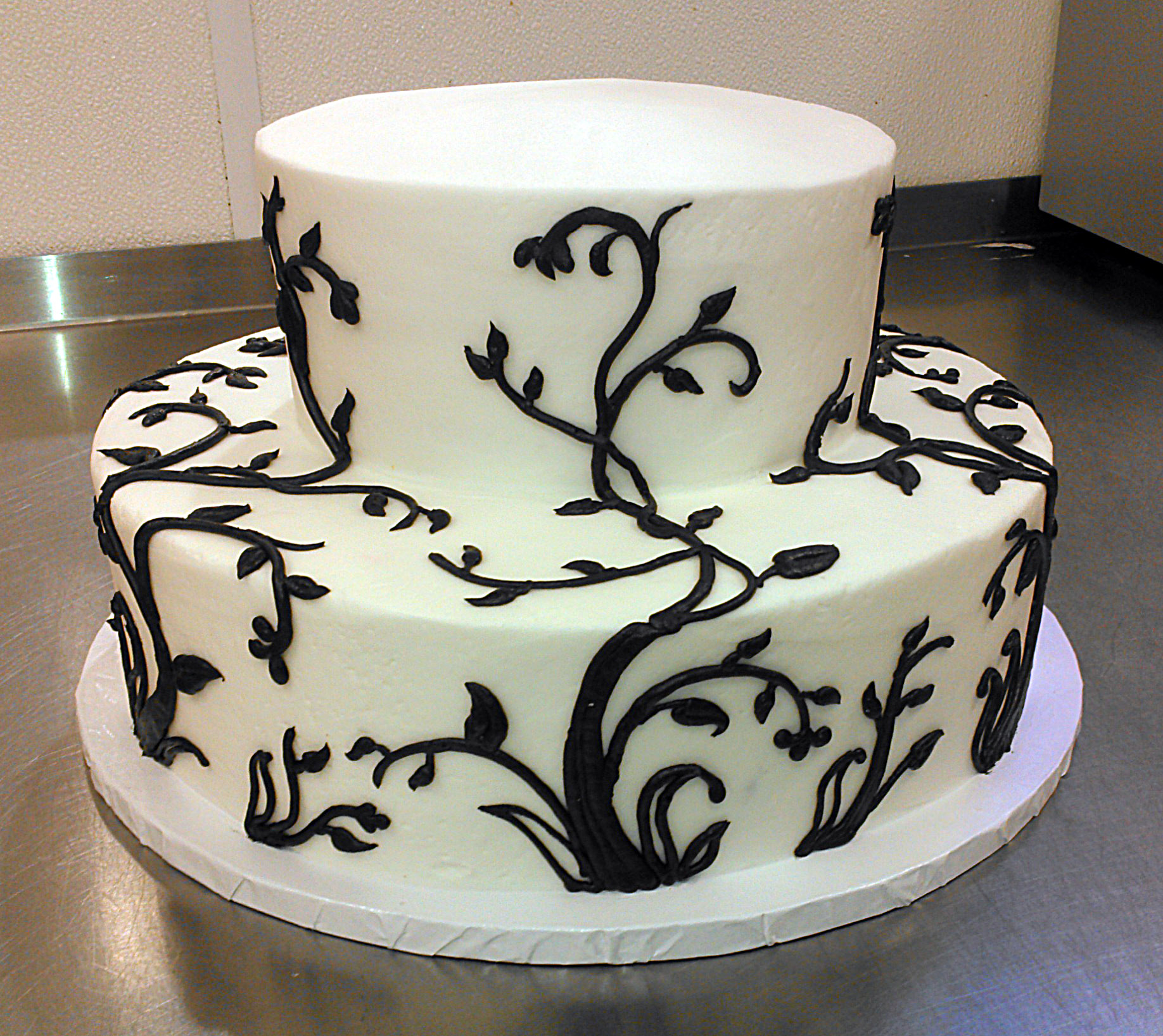 Black Vines Wedding Cake