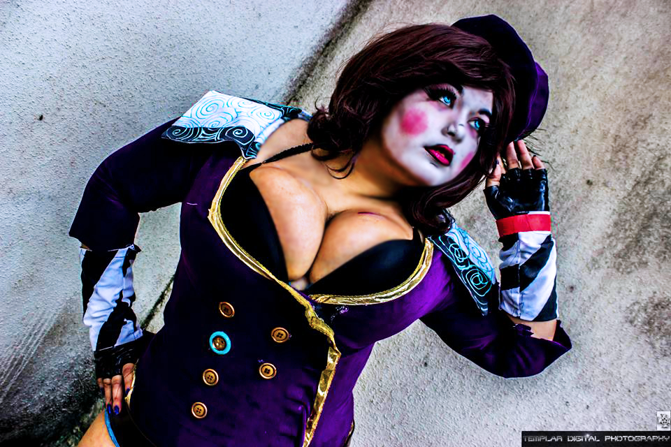 Let me grab you a drink, Sug- Mad Moxxi Cosplay