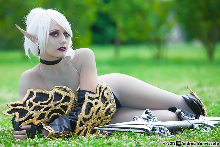 Relaxing Dark Elf