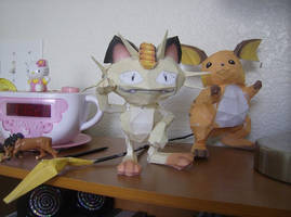 Papercrafts Raichu and Meowth