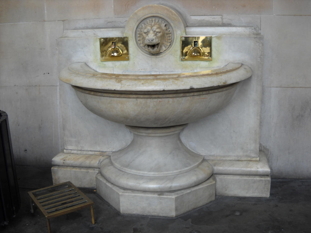Marble water basin