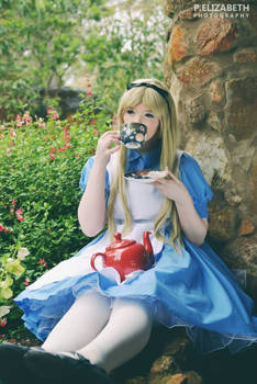 Alice in Wonderland: Tea in the Gardens