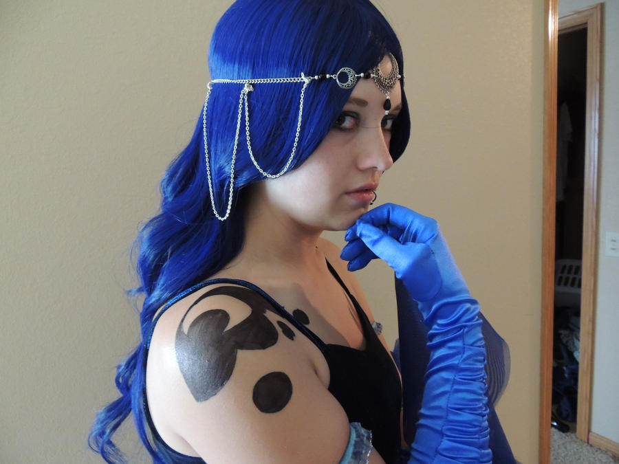 Getting ready: princess Luna