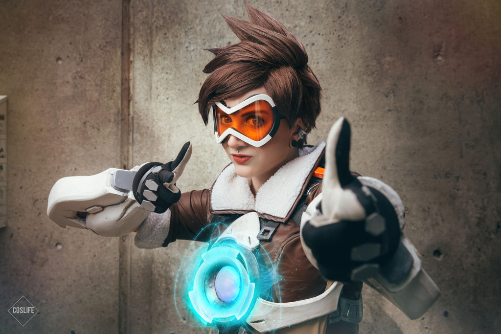 Tracer Cosplay from Overwatch