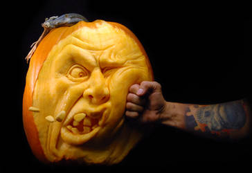 Villafane-pumpkin-carving-knockout