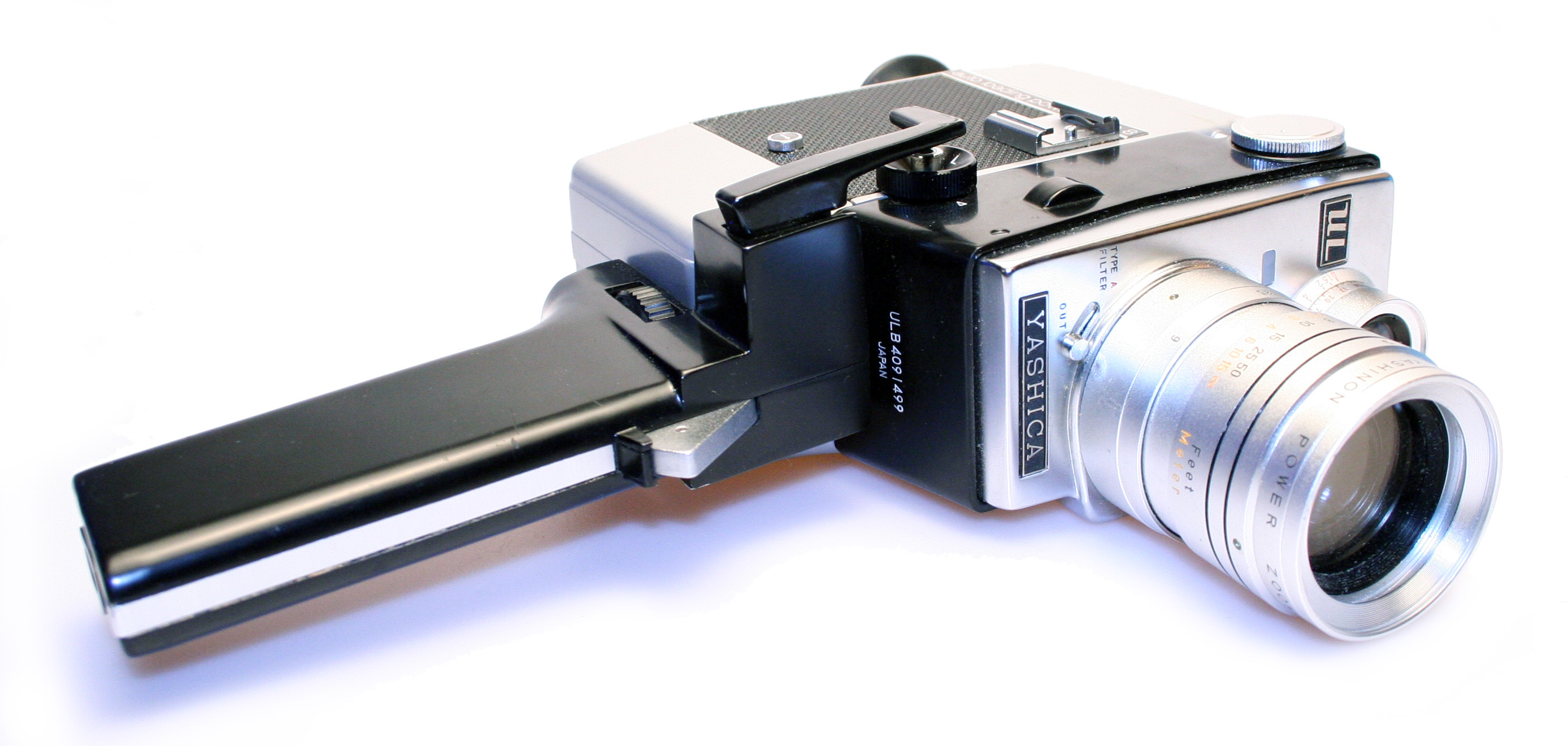 Камера 8мм. Видеокамера Yashica 8. Yashica u-matic super 8. Камера 8мм Canon. Кинокамера Yashica ul 8mm.