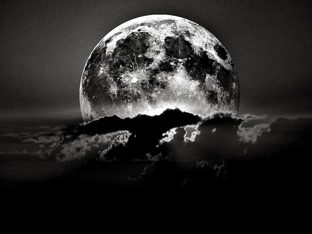 Black moon s. Красная Луна. Луна на черном фоне. Темная Луна. Черные обои Луна.