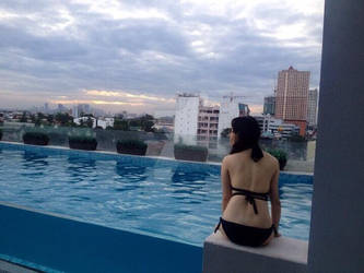 Building top infinity pool overlooking the city